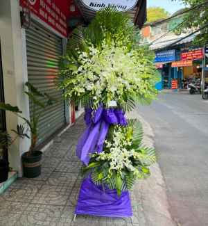 Kệ hoa lan trắng 2 tầng giấy tím truyền thống