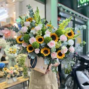 Giỏ hoa hướng dương hộp gỗ sang trọng