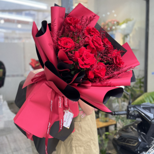 Bó hoa tone đỏ tặng sinh nhật : hồng đỏ Ecuador mix sao đỏ