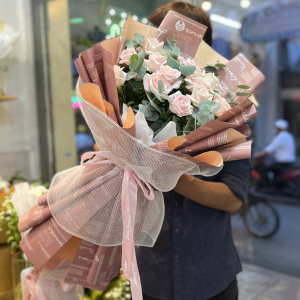 Bó hoa hồng kem 15 bông nơ hồng