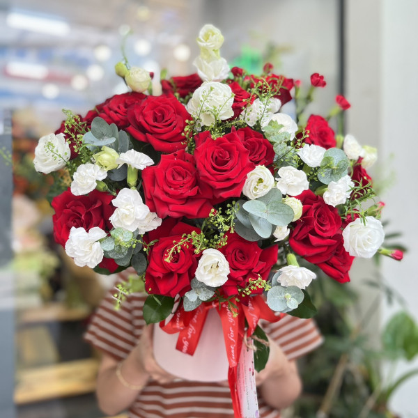 Hộp hoa hồng đỏ mix cẩm chướng tặng chúc mừng sinh nhật người thương 2