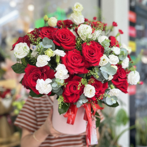 Hộp hoa hồng đỏ mix cẩm chướng tặng chúc mừng sinh nhật người thương