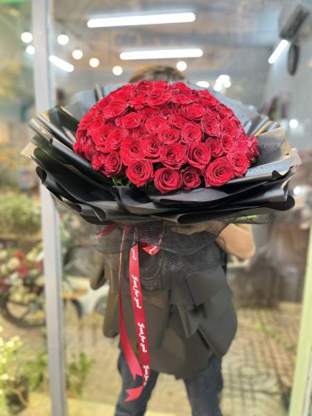 Bó hoa hồng đỏ 100 bông tặng người thương sinh nhật ý nghĩa  1