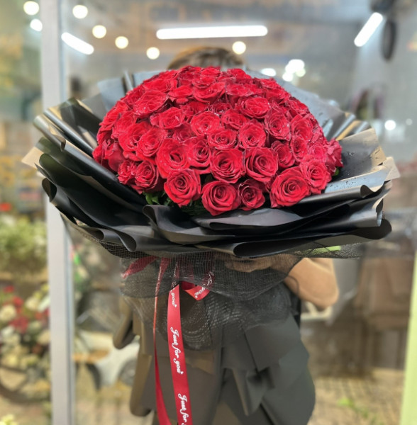 Bó hoa hồng đỏ 100 bông tặng người thương sinh nhật ý nghĩa  2