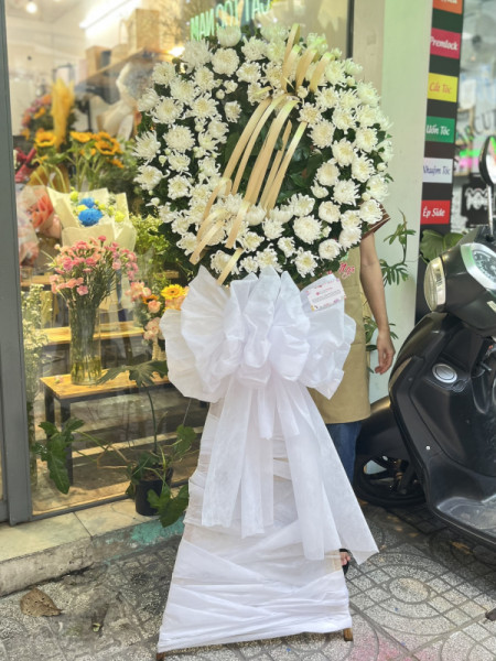 Vòng hoa chia buồn đám tang cúc trắng  1