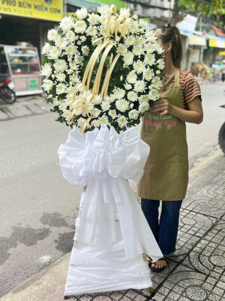 Vòng hoa chia buồn đám tang cúc trắng  3