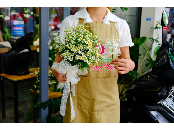 Bó hoa cưới cầm tay cô dâu : hoa cúc tana  3