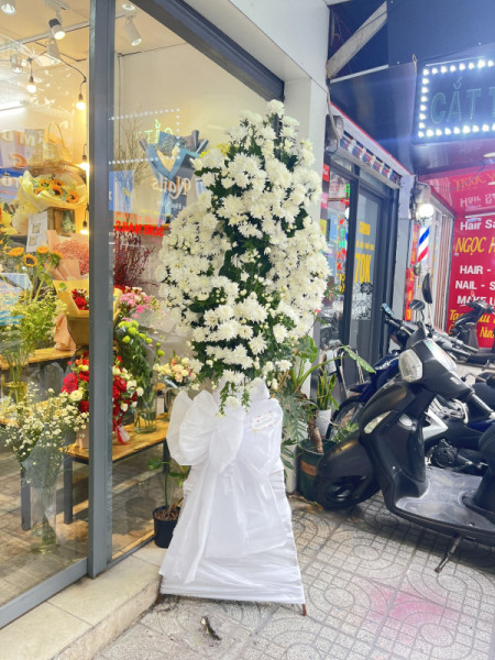 Kệ hoa viếng, hoa chia buồn đám tang cúc trắng 1