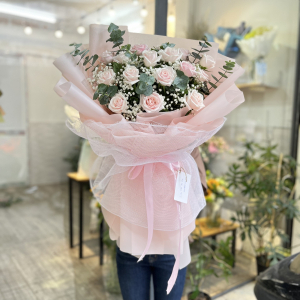 Bó hoa hồng kem 16 bông mix baby và lá tặng sinh nhật