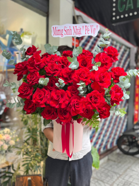 Hộp hoa hồng đỏ Ecuador 30 bông tặng chúc mừng đẹp và sang trọng 1