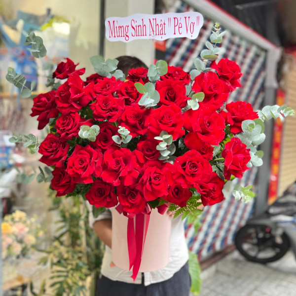 Hộp hoa hồng đỏ Ecuador 30 bông tặng chúc mừng đẹp và sang trọng 2
