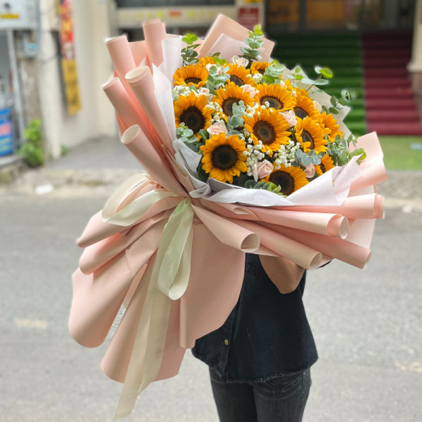 Bó hoa hướng dương khổng lồ tặng sinh nhật 3
