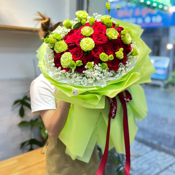 Bó hoa chúc mừng sinh nhật đẹp : hồng đỏ mix baby và cát tường 1