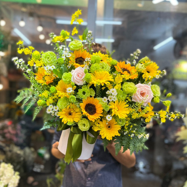 Hộp hoa chúc mừng : Đồng tiền mix hướng dương, cát tường  3