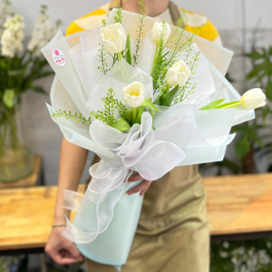 Bó hoa tuylip mix cỏ đồng tiền tặng sinh nhật đẹp và ý nghĩa