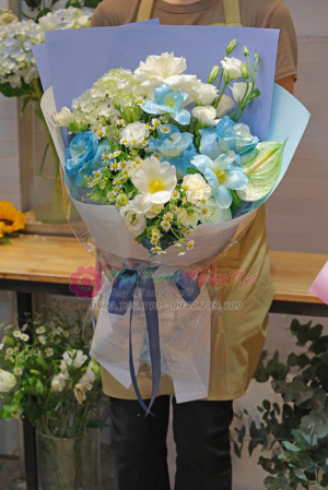 Bó hoa tulip xanh dương nhạt tặng sếp nữ