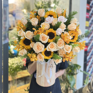 Giỏ hoa khai trương để bàn hướng dương mix hồng kem
