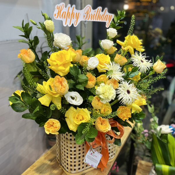 Giỏ hoa chúc mừng sinh nhật hồng juliet vàng 3