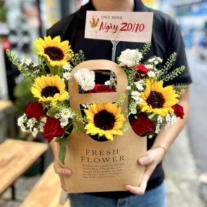 Giỏ hoa hướng dương để bàn tặng mẹ lễ 08/03 ý nghĩa