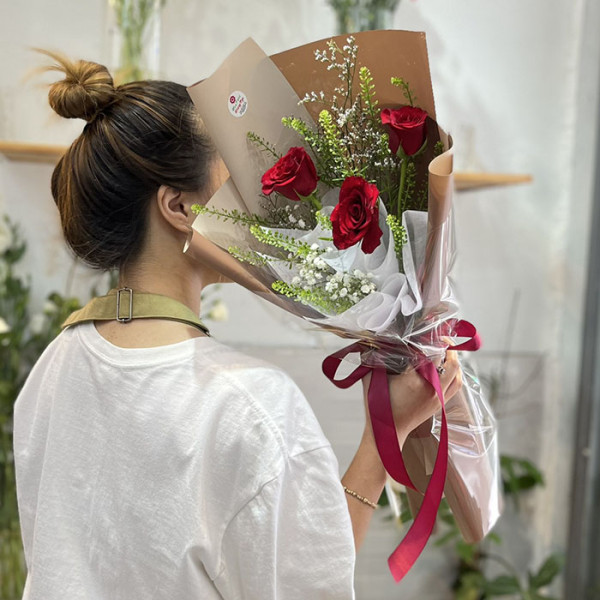 Bó hoa hồng 3 bông đỏ đơn giản tặng sự kiện, chúc mừng 1