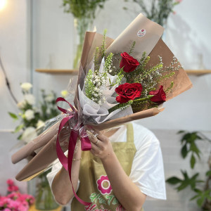 Bó hoa hồng 3 bông đỏ đơn giản tặng sự kiện, chúc mừng