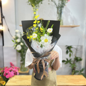 Bó hoa tulip giấy đen sang trọng