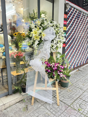 Lẵng lan tím, chân gõ 2 tầng đơn giản, sang trọng đi viếng đám ma