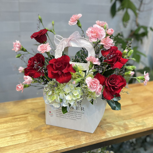 Giỏ hoa hồng nhỏ tặng chúc mừng đẹp 1