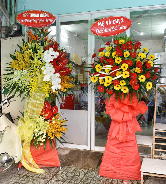 <span id='ke-hoa-khai-truong-truyen-thong'></span>Kệ hoa khai trương truyền thống