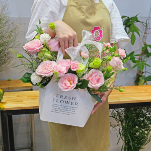 Giỏ hoa hồng pastel tặng sinh nhật bạn