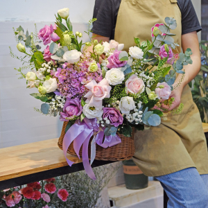 Giỏ hoa tặng sinh nhật tone tím đẹp