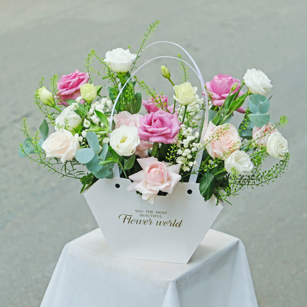 Giỏ hoa hồng kem để bàn mừng khai trương hồng phát 1