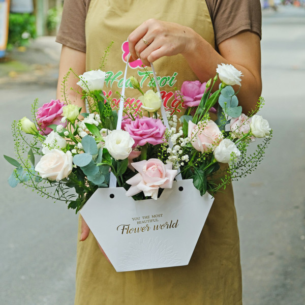 Giỏ hoa hồng kem để bàn mừng khai trương hồng phát 2