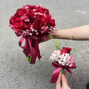 Bó hoa cưới hồng đỏ