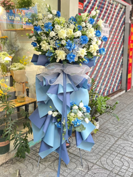 Kệ hoa khai trương 2 tầng xanh dương pastel 1