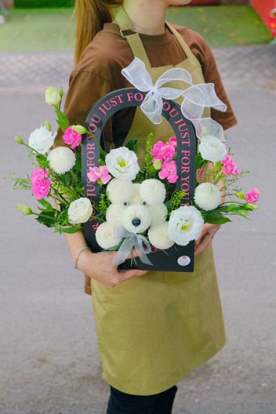 Giỏ hoa hình chú gấu con màu trắng ngộ nghĩnh 3