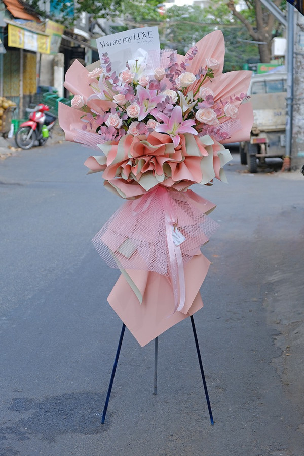 Kệ Hoa Khai Trương màu hồng pastel