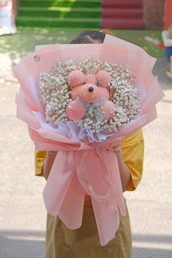Bó hoa sinh nhật độc lạ gấu hồng 2
