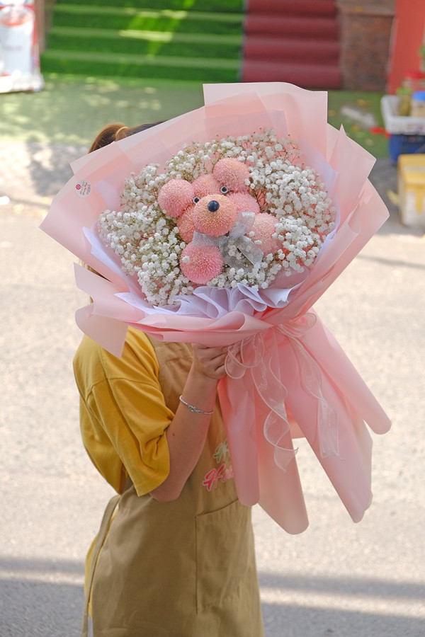 Bó hoa sinh nhật độc lạ gấu hồng 3