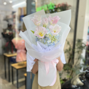 Bó hoa tuplip 5 bông sang chảnh