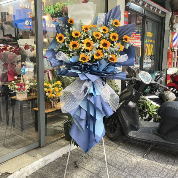Kệ hoa hướng dương mừng khai trương tone xanh dương
