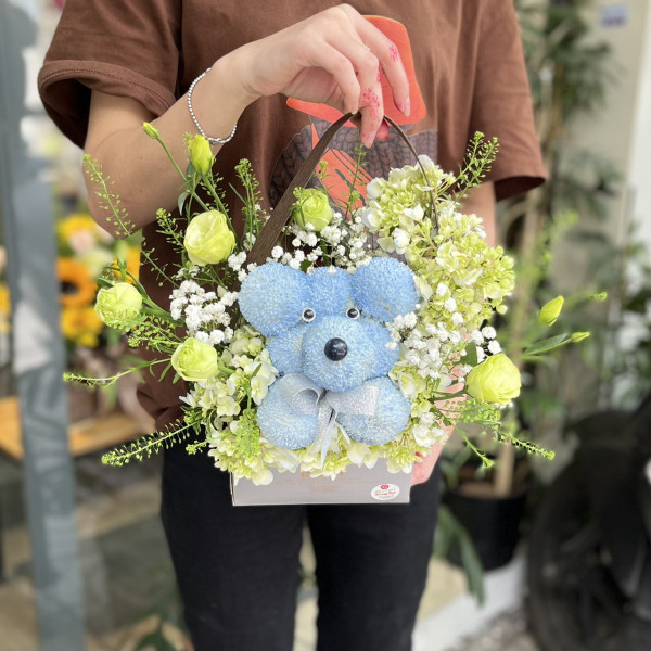 Giỏ hoa gấu xanh hiện đại