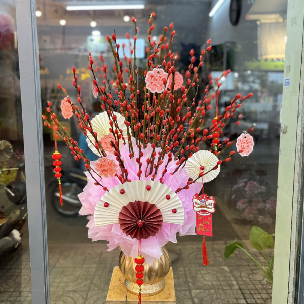 Bình hoa nụ Tầm Xuân Đỏ nơ hồng 40 cành 2