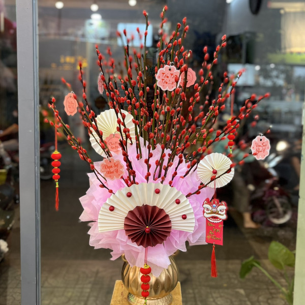 Bình hoa nụ Tầm Xuân Đỏ nơ hồng 40 cành 3