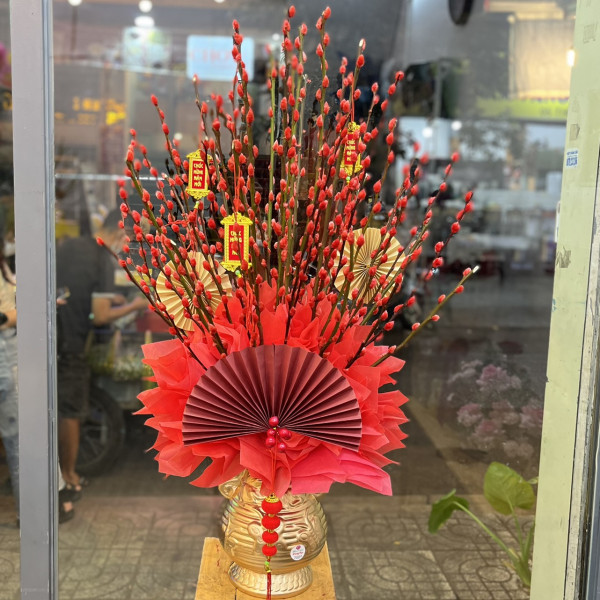 Bình hoa nụ Tầm Xuân Đỏ nơ đỏ 40 cành 2
