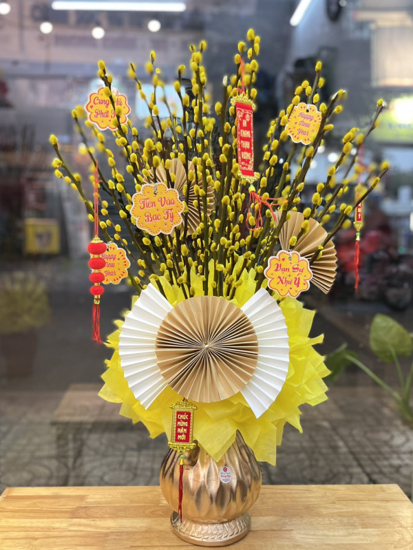 Bình hoa nụ Tầm Xuân Vàng 40 cành quạt vàng  2