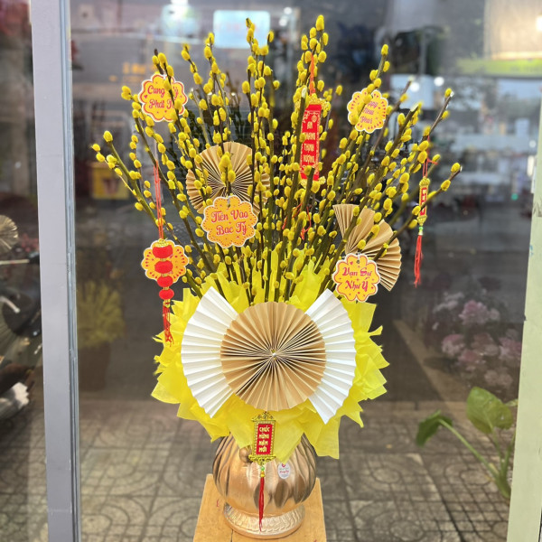 Bình hoa nụ Tầm Xuân Vàng 40 cành quạt vàng