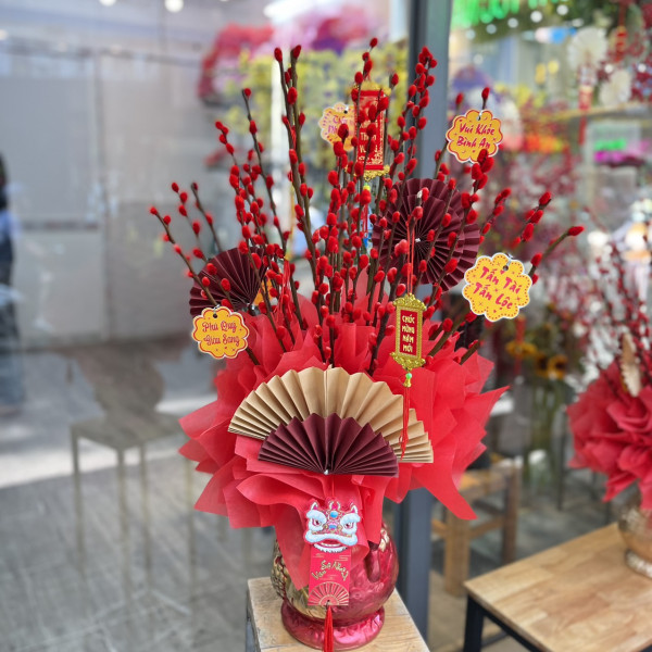 Bình hoa nụ Tầm Xuân Đỏ 30 cành nơ đỏ 2