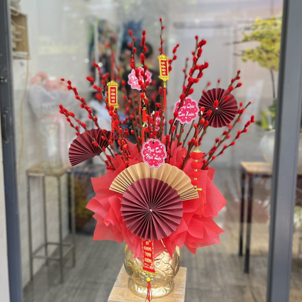 Bình hoa nụ Tầm Xuân Đỏ 30 cành bình vàng 2