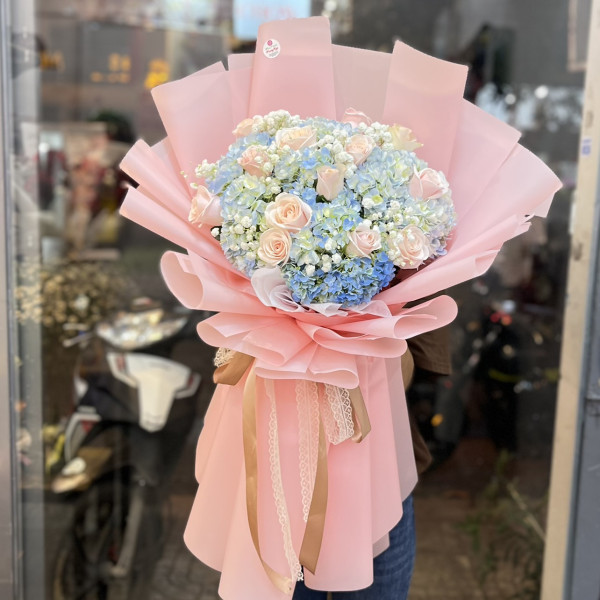 Bó cẩm tú cầu mix 13 hồng kem và baby 1